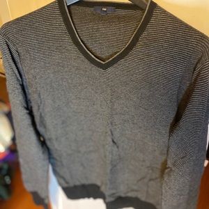 Gap sweater